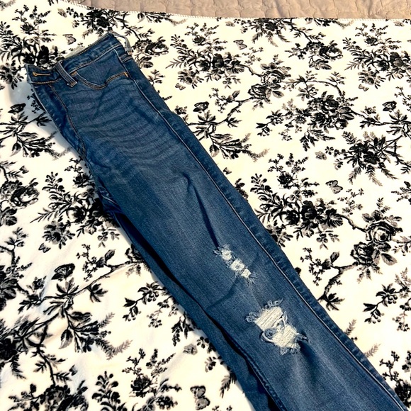 Hollister destroyed Jean legging. - Picture 1 of 3